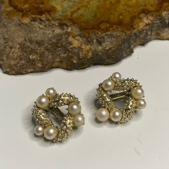 Coro clip earrings with pearls